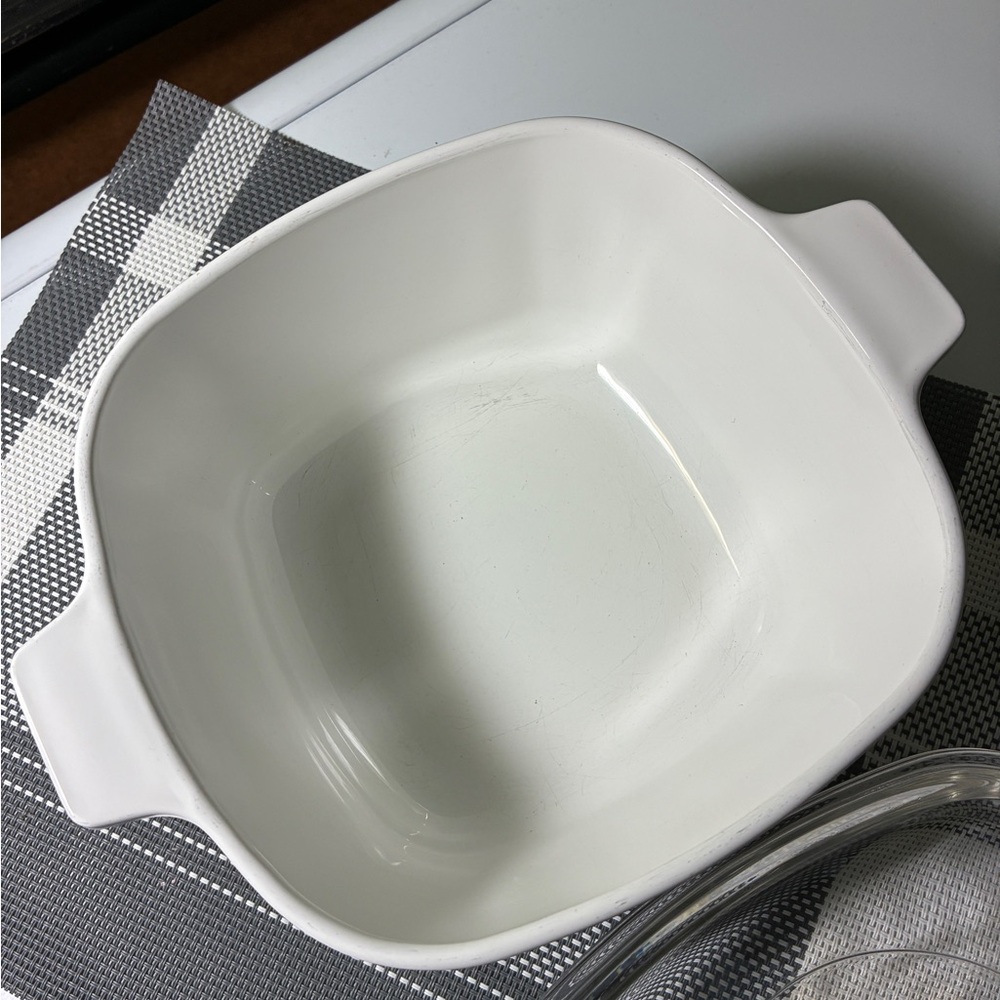 Vintage Corning Ware Cornflower" Casserole Baking Dish (1.75 quart) with lid - Picture 6 of 9